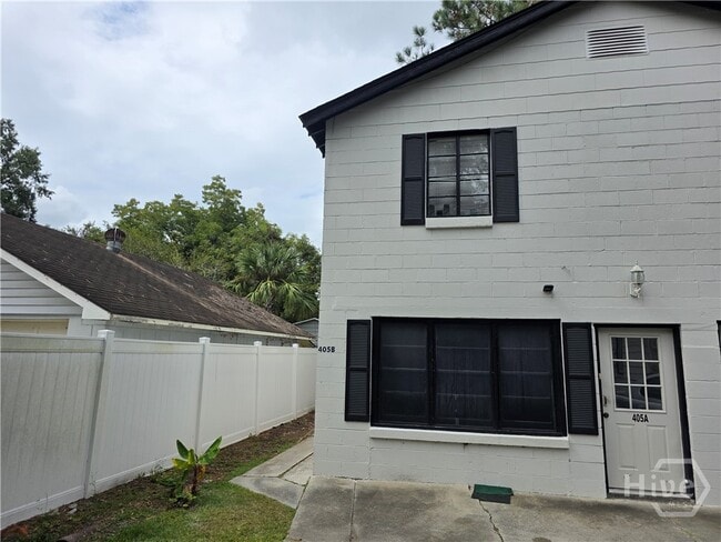 Primary Photo - 405 Turnberry St