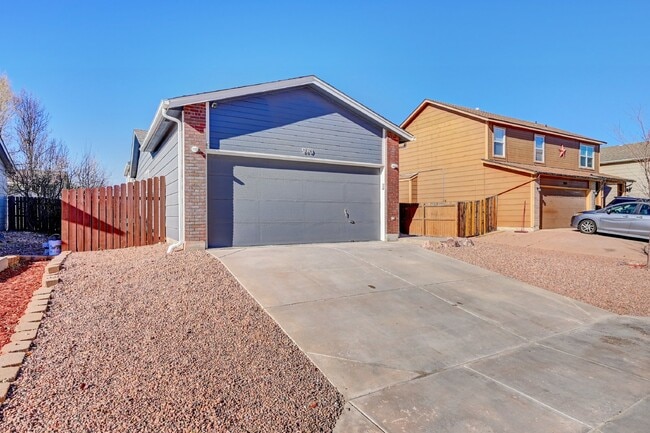 Building Photo - $2,100.00 - 3 bedroom, 2 bathroom, Single ...