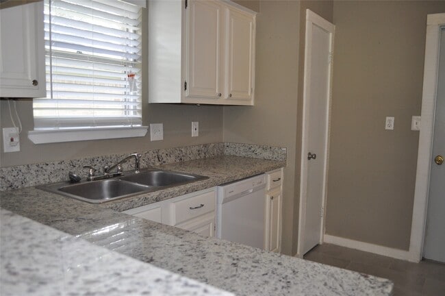 Building Photo - 22411 Merrymount Dr