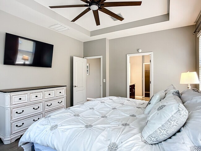 Building Photo - 3009 Esmeralda Dr