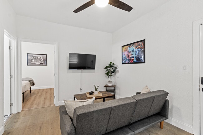 Building Photo - 911 E 23rd Ave