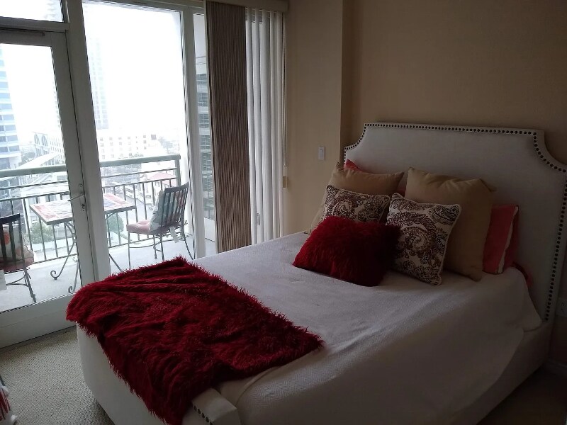 Building Photo - 1240 India St