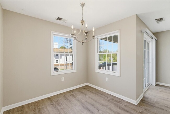 Building Photo - "Charming 2-Bed Oasis: Cozy 780 Sq Ft Retreat in Sterling, VA!"