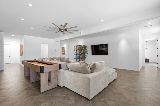 Building Photo - 41750 Hermitage Dr