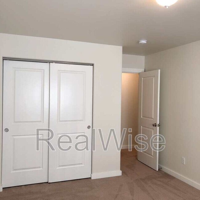 Building Photo - 1214 SW 27th St