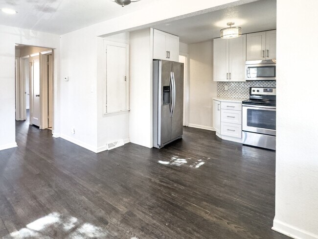 Building Photo - Spacious 5-Bedroom Gem on Locust Street – 2,053 Sq. Ft. of Comfort in Denver's Heart!