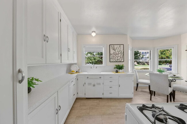 Building Photo - 1595 Santa Clara St