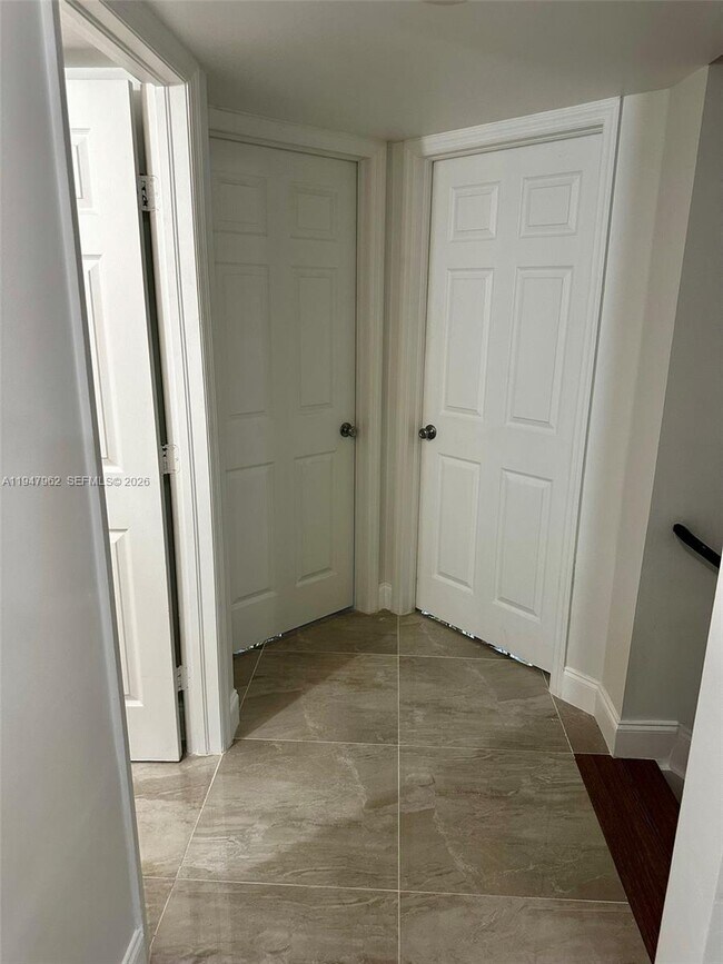 Building Photo - 2941 NE 185th St