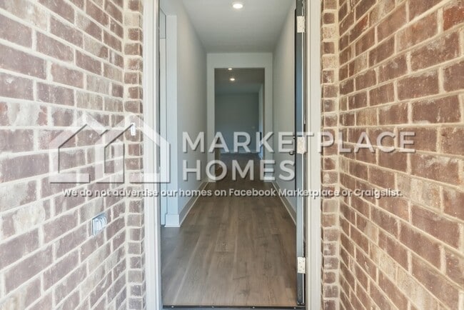 Building Photo - 2070 Hyacinth Ln