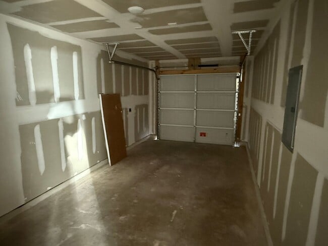 Building Photo - Tres Laurels-Wellton