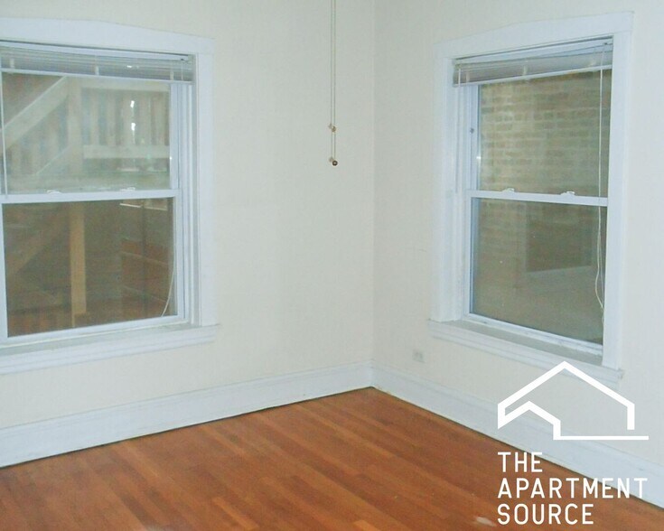 Building Photo - 5131 N Wolcott Ave