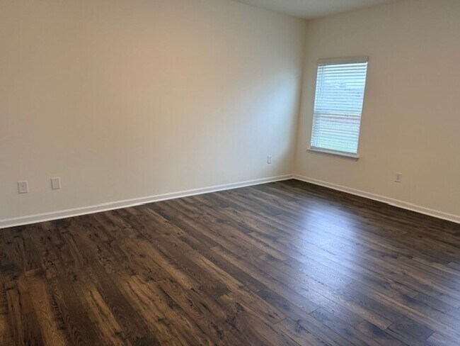 Building Photo - Maryville 37803 - Brand New Build in Maryville! 5 bedroom, 3.5 bath home - Contact Troy Adams (86...