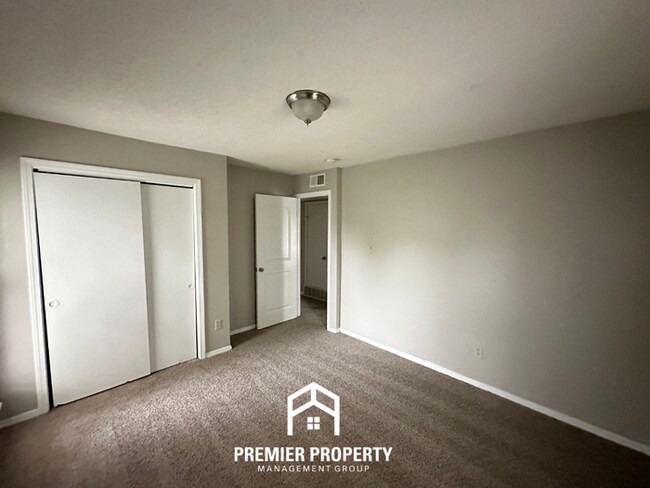 Building Photo - 6042 New Leaf Ln