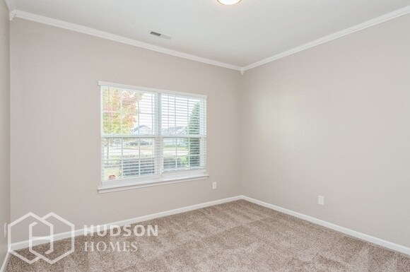 Building Photo - NOW AVAILABLE! - 156 Valerie Dr, Lincolnto...