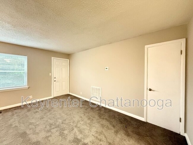 Building Photo - 305 Sunrise Ln