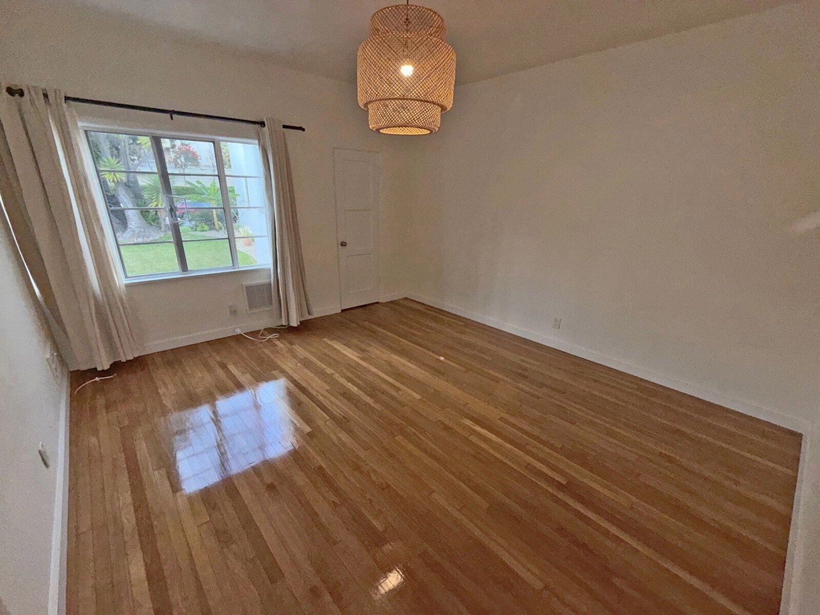 Building Photo - 9120 Beverly Blvd