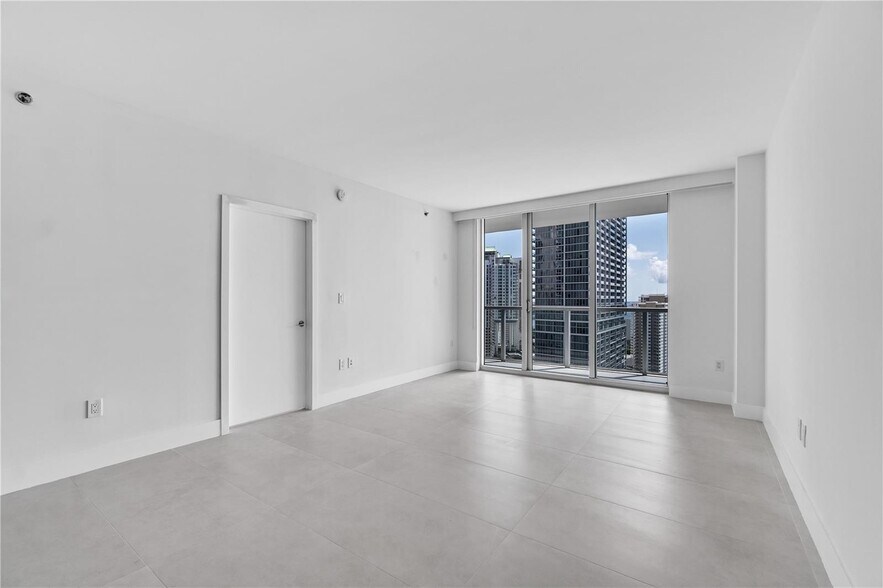 Building Photo - 500 Brickell Ave