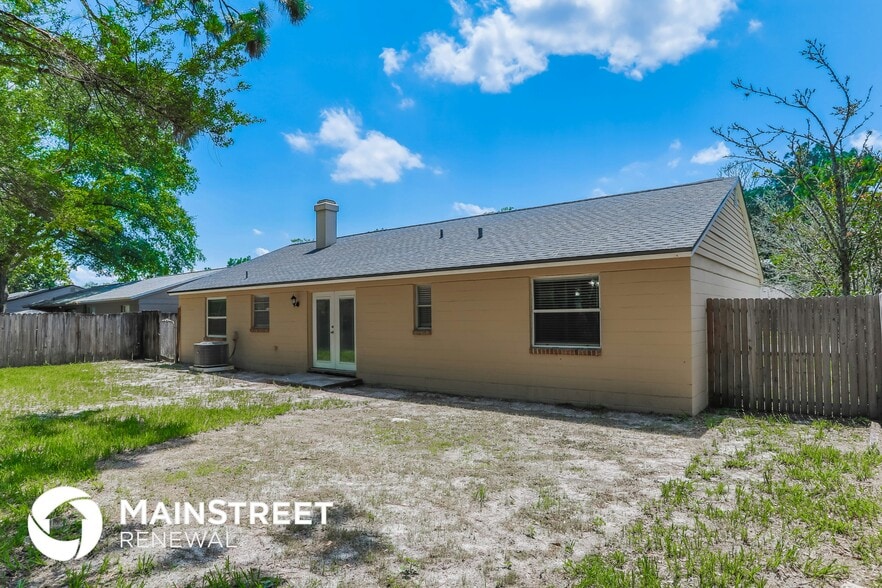 Building Photo - 2433 Justin Rd E