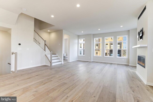 Building Photo - 43920 Ludwell Farm Square