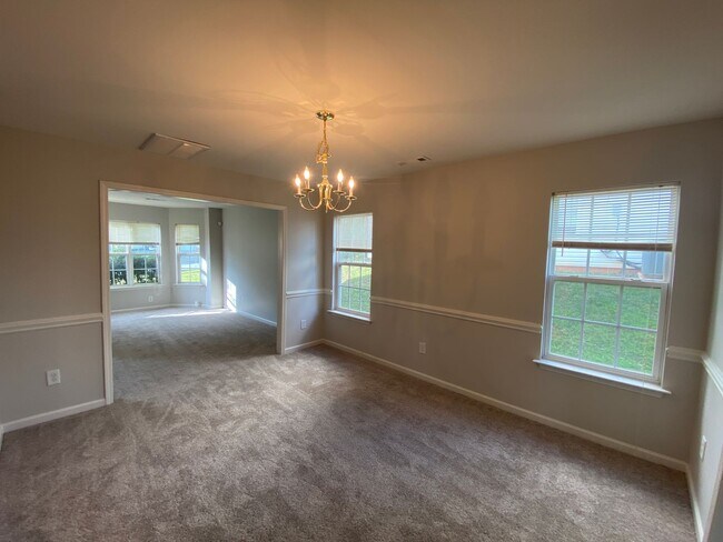 Building Photo - Pristine home located in Linda Vista!