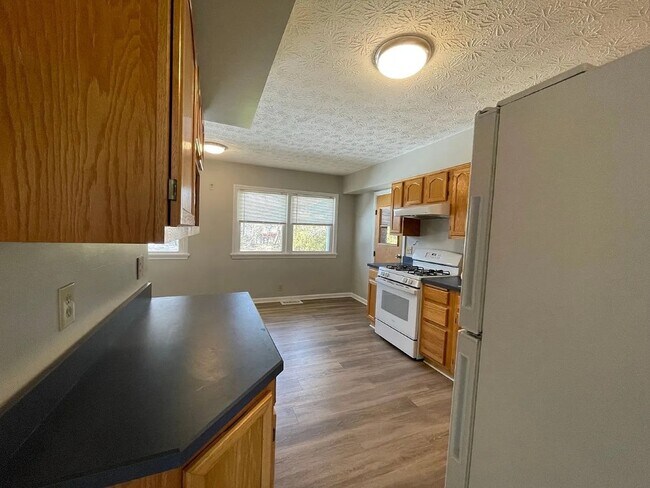 Building Photo - 1067 Long Pond Rd