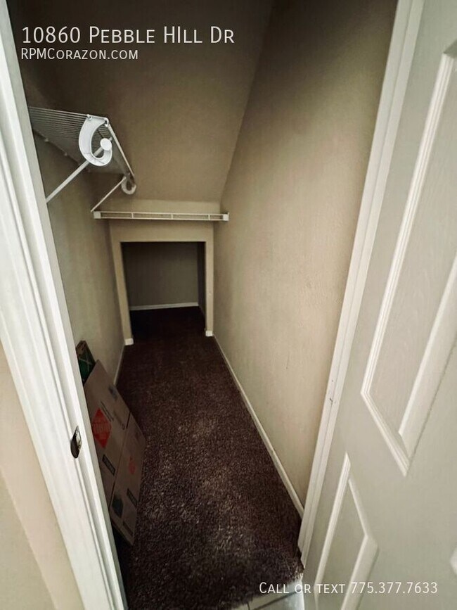 Building Photo - 10860 Pebble Hill Dr