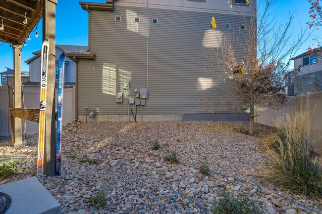 Building Photo - New Interior Paint! Shorter Lease Terms Av...