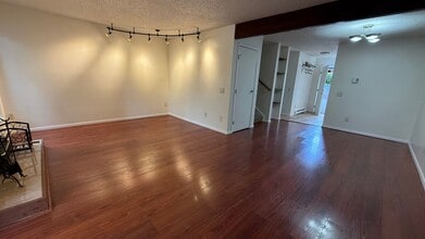 Building Photo - Spunky 3 bedroom 2.5 bath condo near JBER ...