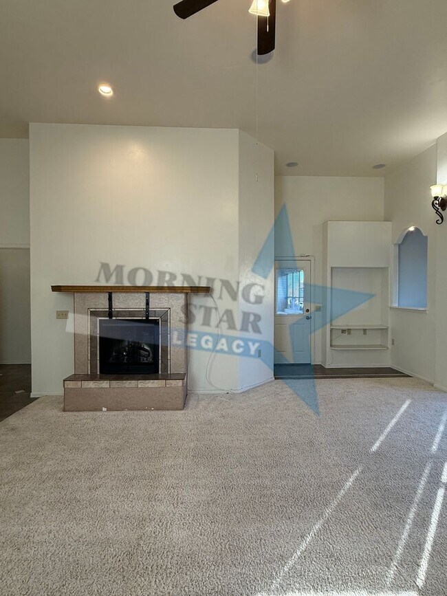 Building Photo - 4 bedroom, 4 bath house - Must see landscaping!