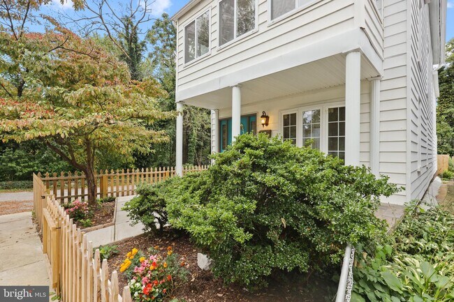 Building Photo - 3502 Buena Vista Ave