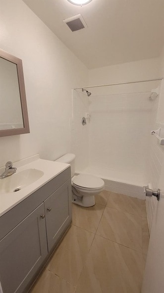 Building Photo - 1821 NE 56th St