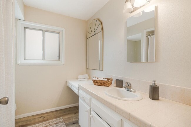 Building Photo - Oxnard Hollywood Beach Duplex