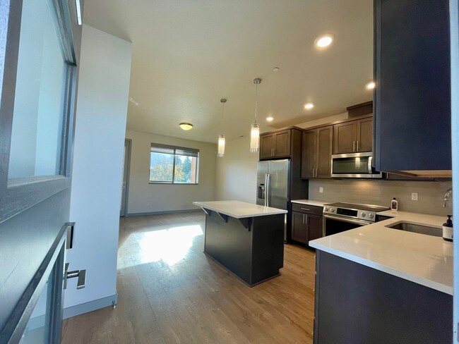 Building Photo - Fantastic 2 Bed 1 Bath - N. Portland - Arb...