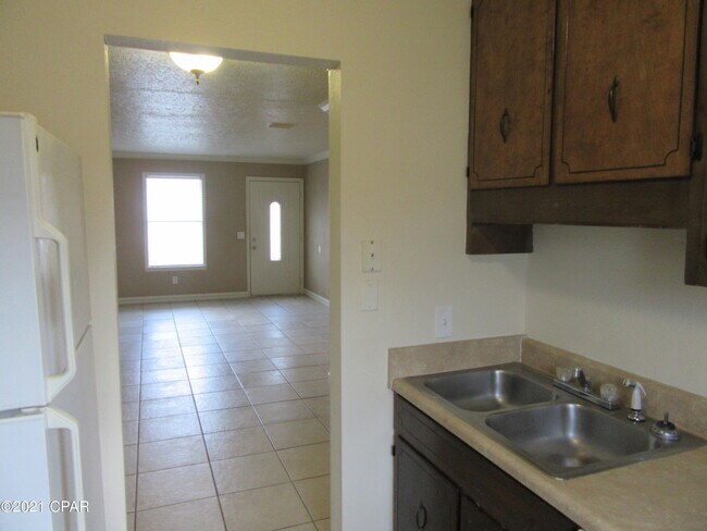 Building Photo - 1104 W 19th Ct