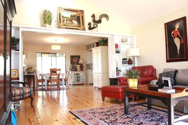 Building Photo - 122 Lynne Therese Cir