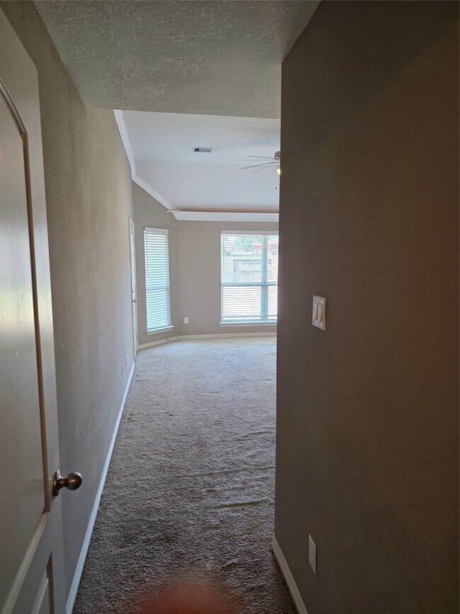 Building Photo - 6216 N Fawnlake Dr