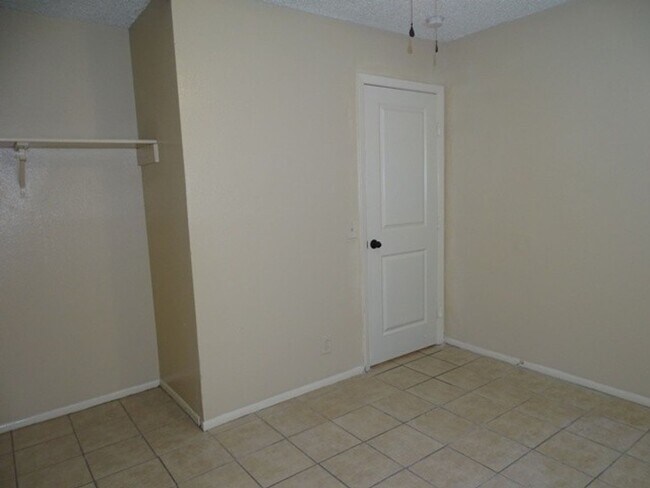 Building Photo - 9122 Ocean Gate St