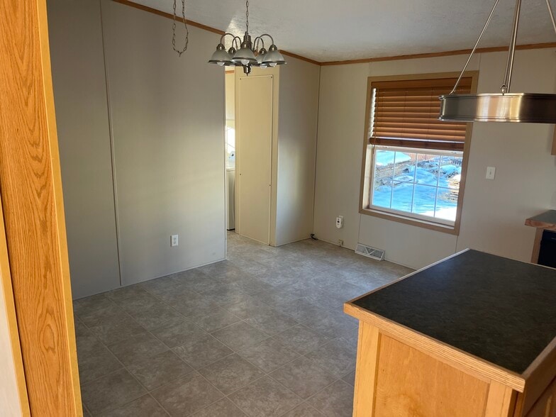 Building Photo - 802 Larch St
