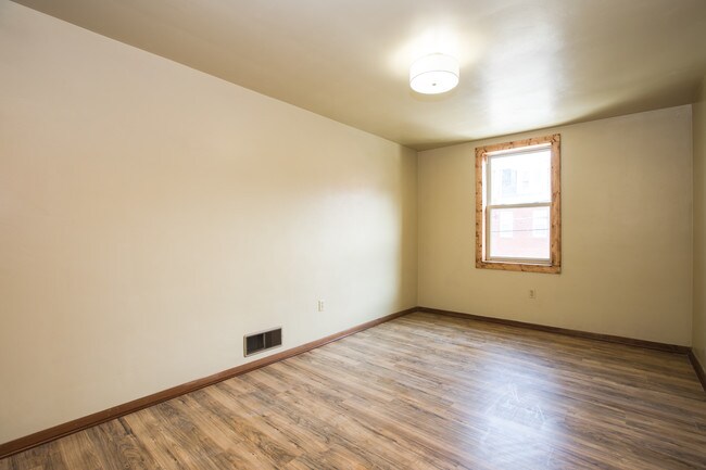 Building Photo - 2712 Sarah St