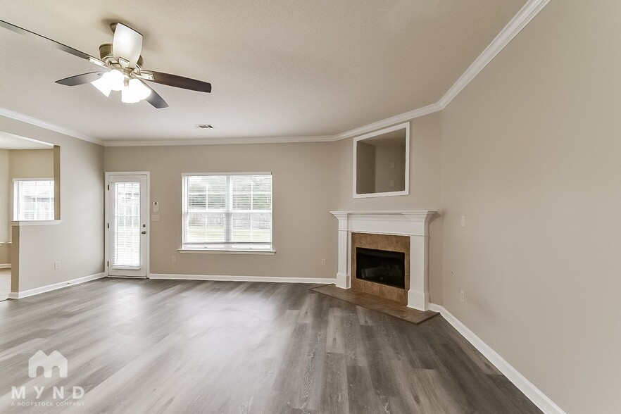 Building Photo - 4050 Sidlehill Dr