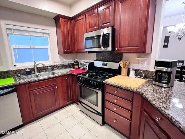 Building Photo - 14242 Burbank Blvd