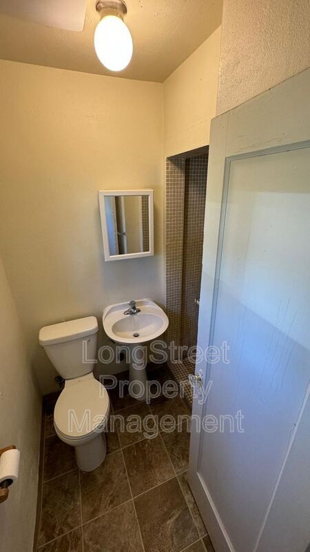 Building Photo - 205 NW Kings Blvd