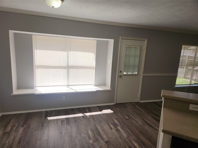 Building Photo - 20123 Beechview Ln