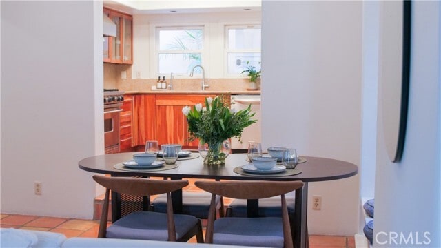 Building Photo - 214 N Irena Ave