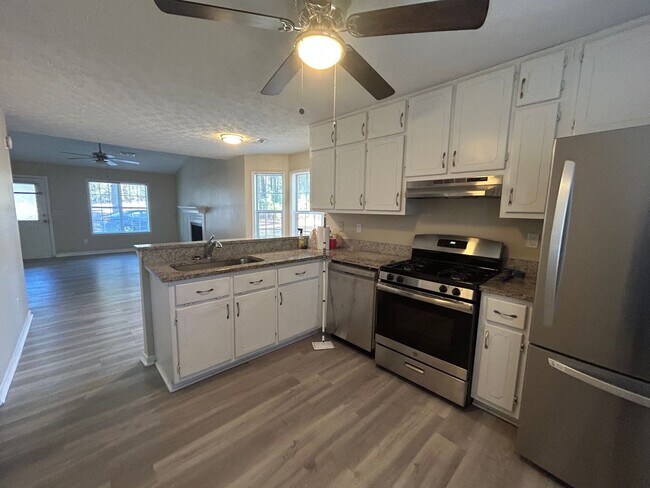 Building Photo - 681 Senoia Rd