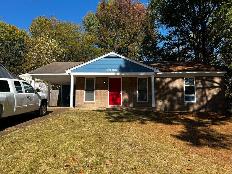 Building Photo - 3050 Briarwood Dr