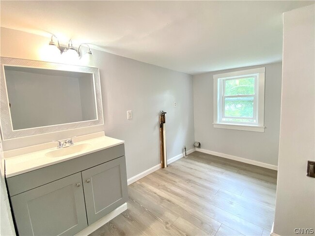 Building Photo - 17 Florence St