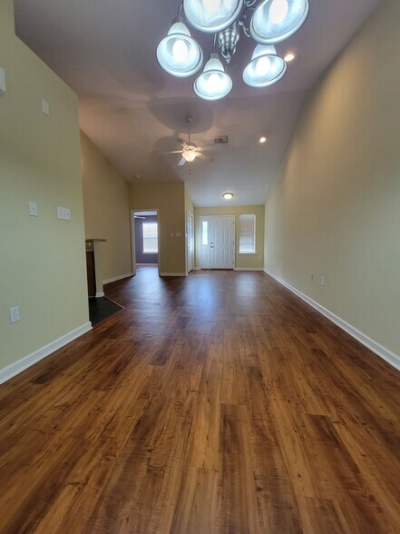 Building Photo - 2372 Quazar Cir