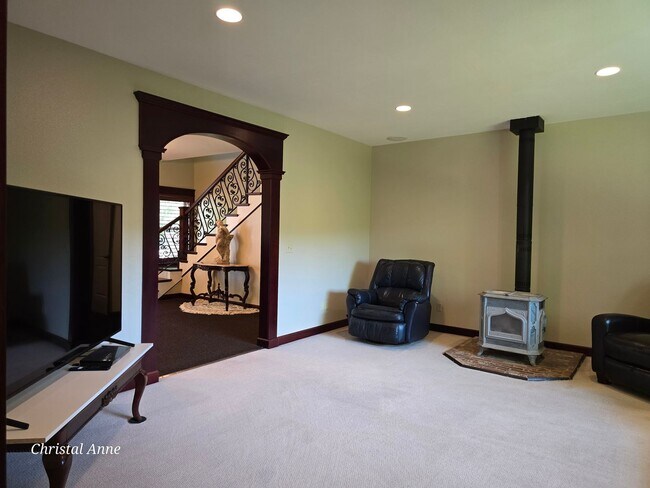 Building Photo - Beautiful Custom built home