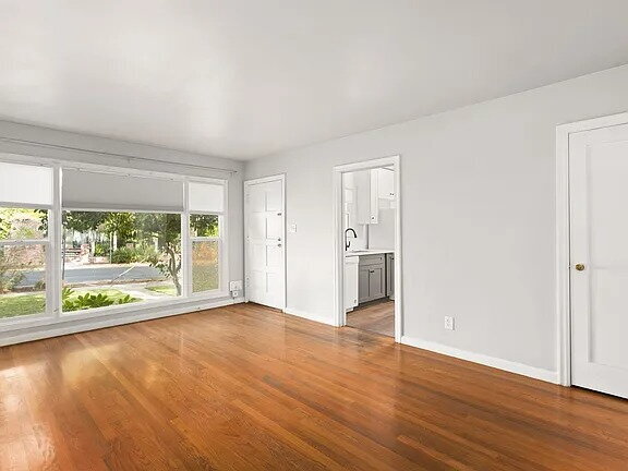 Building Photo - Welcome to this charming 2-bedroom